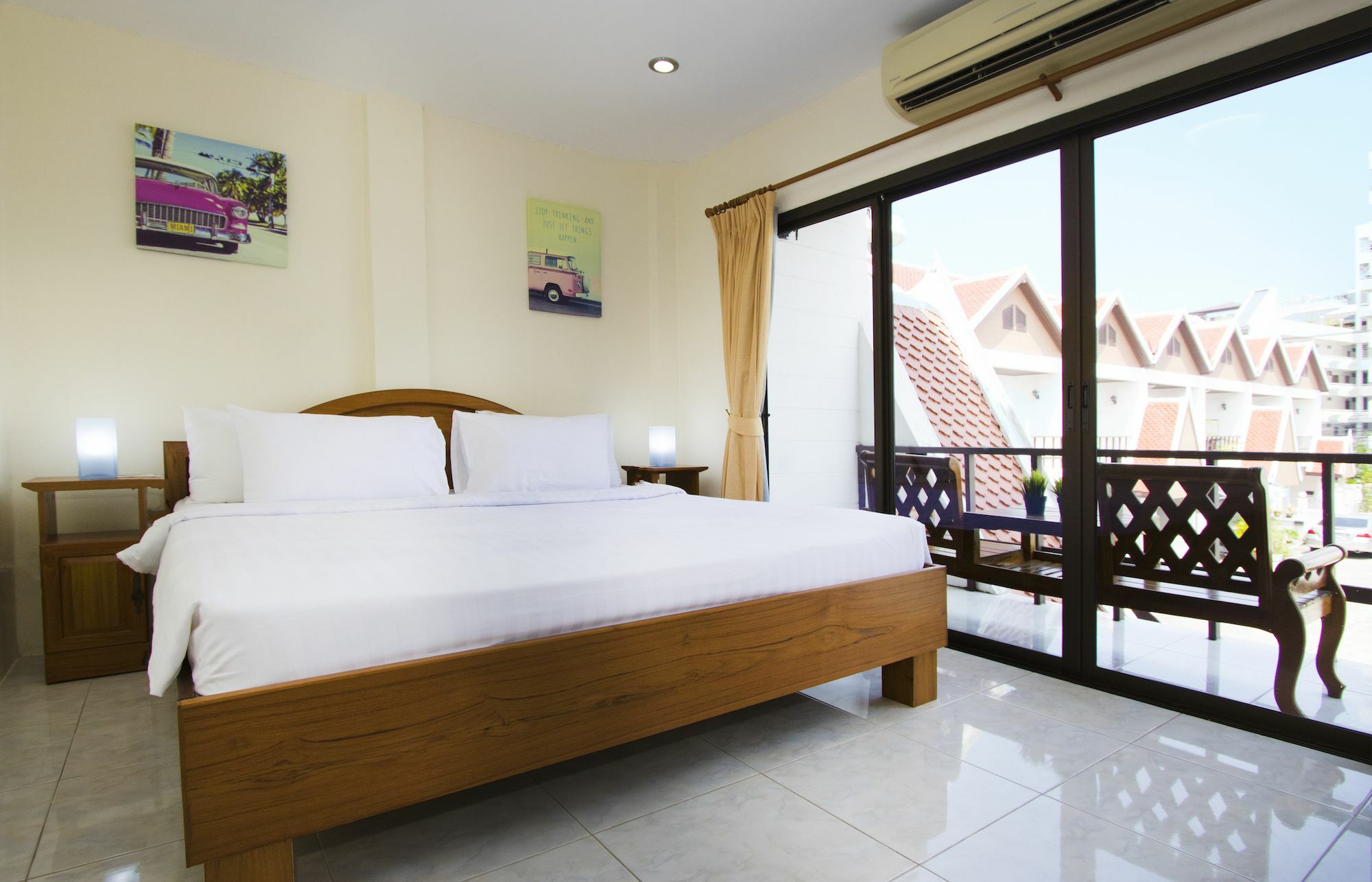 Ashford Villas Cosy Beach Pattaya Exterior photo