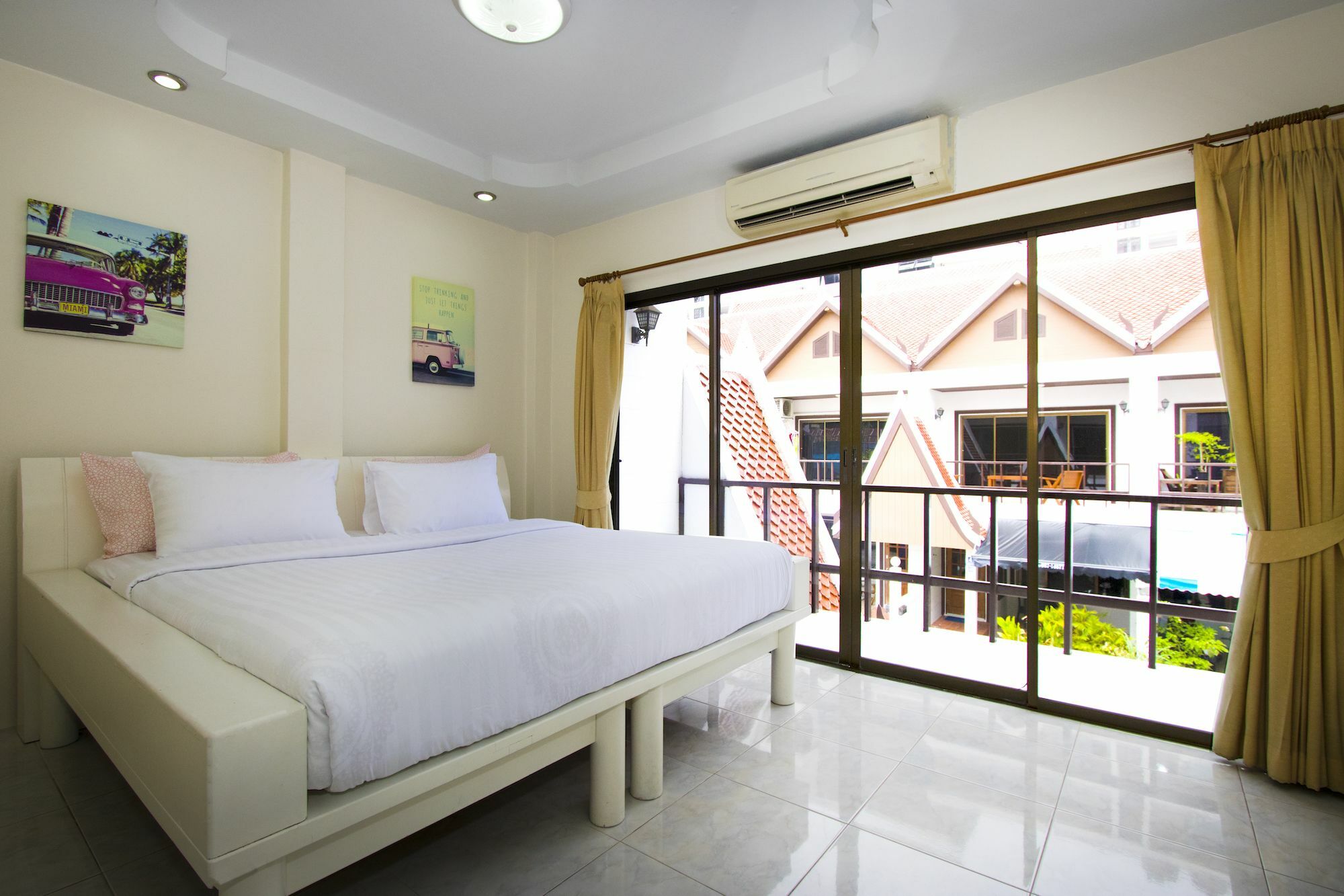 Ashford Villas Cosy Beach Pattaya Exterior photo