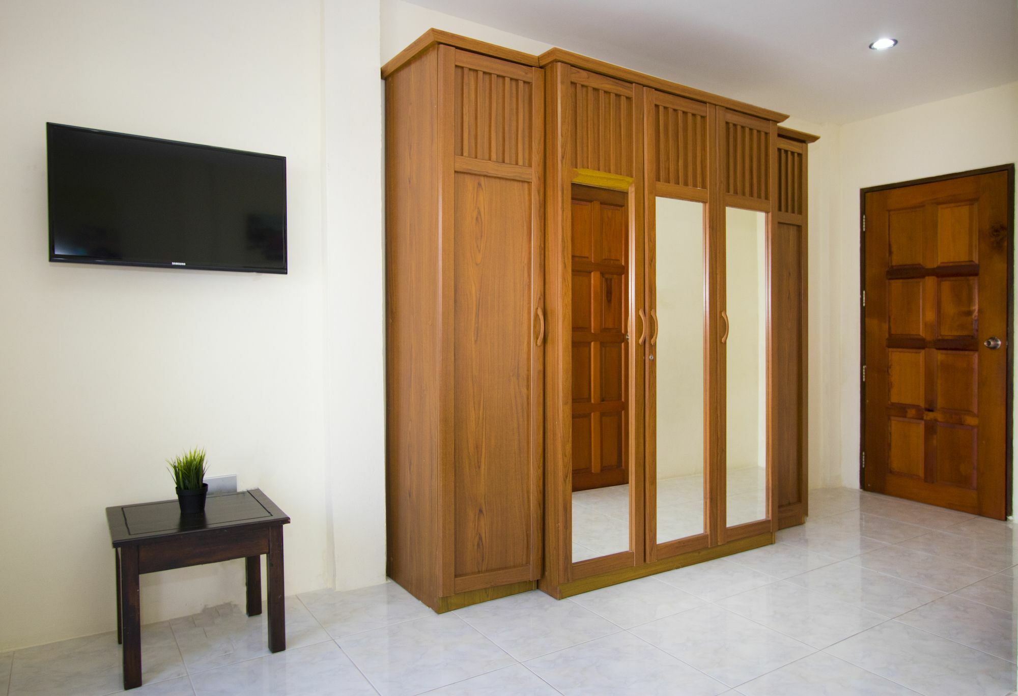 Ashford Villas Cosy Beach Pattaya Exterior photo