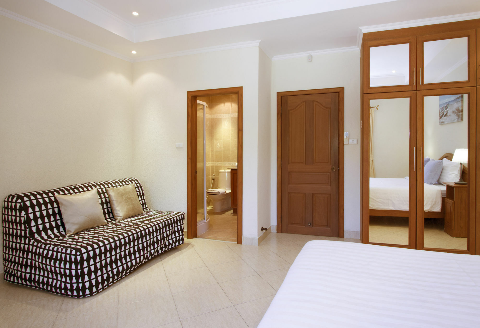 Ashford Villas Cosy Beach Pattaya Exterior photo