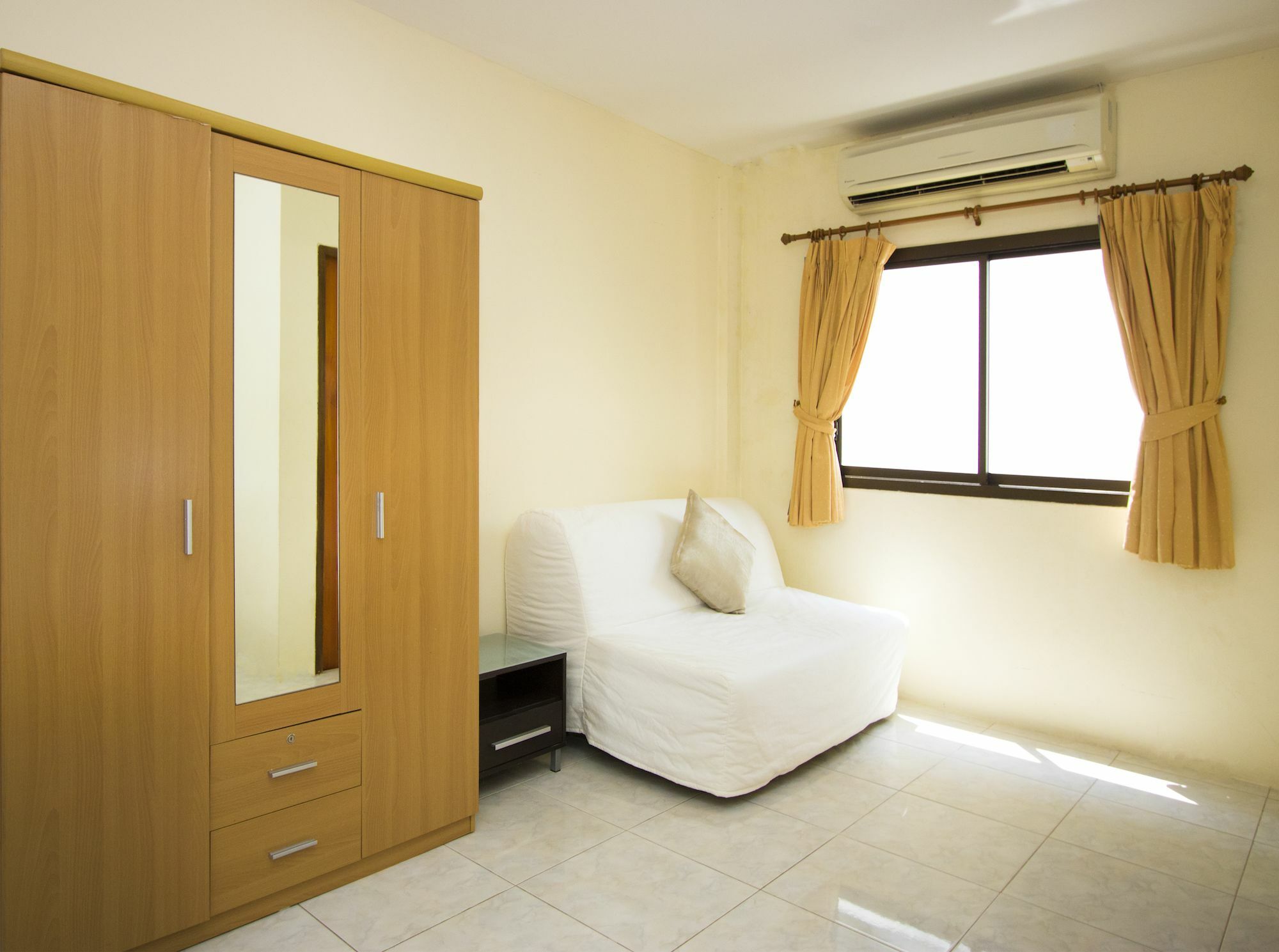 Ashford Villas Cosy Beach Pattaya Exterior photo